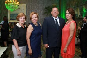 16-Raynelda Peña, Maritza Aquino, Jaime Medina, Irma Doblan..jpg